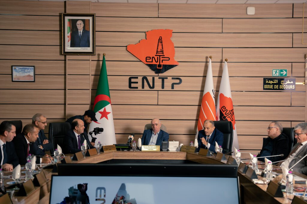 Dorwa production filming M. Noureddine DAOUDI and Abdelghafour Ghallab, at hassi messoud 